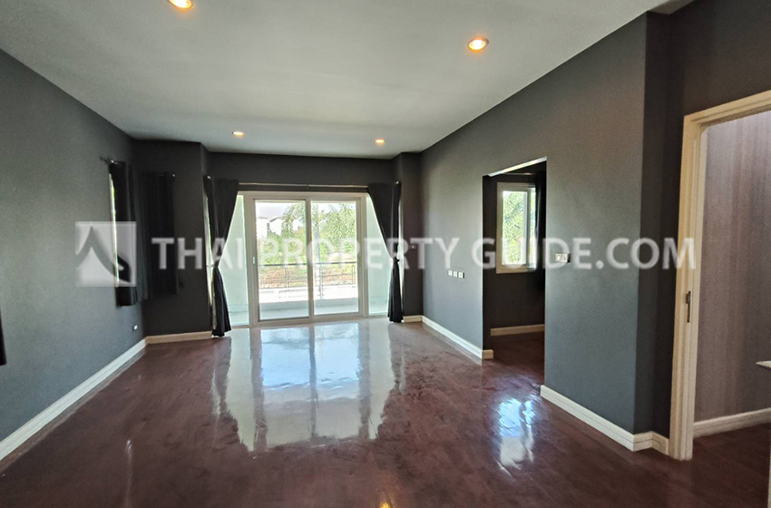 House with Shared Pool in Nichada Thani 